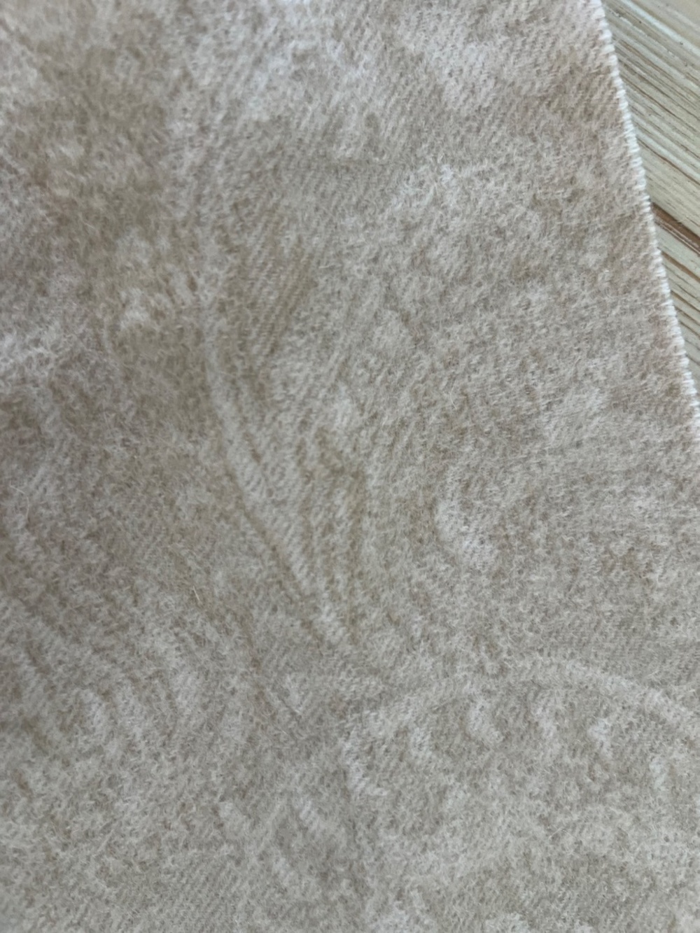Begg & Co Scotland 100% Cashmere Paisley Scarf Oatmeal Beige Fringe - Picture 3 of 5